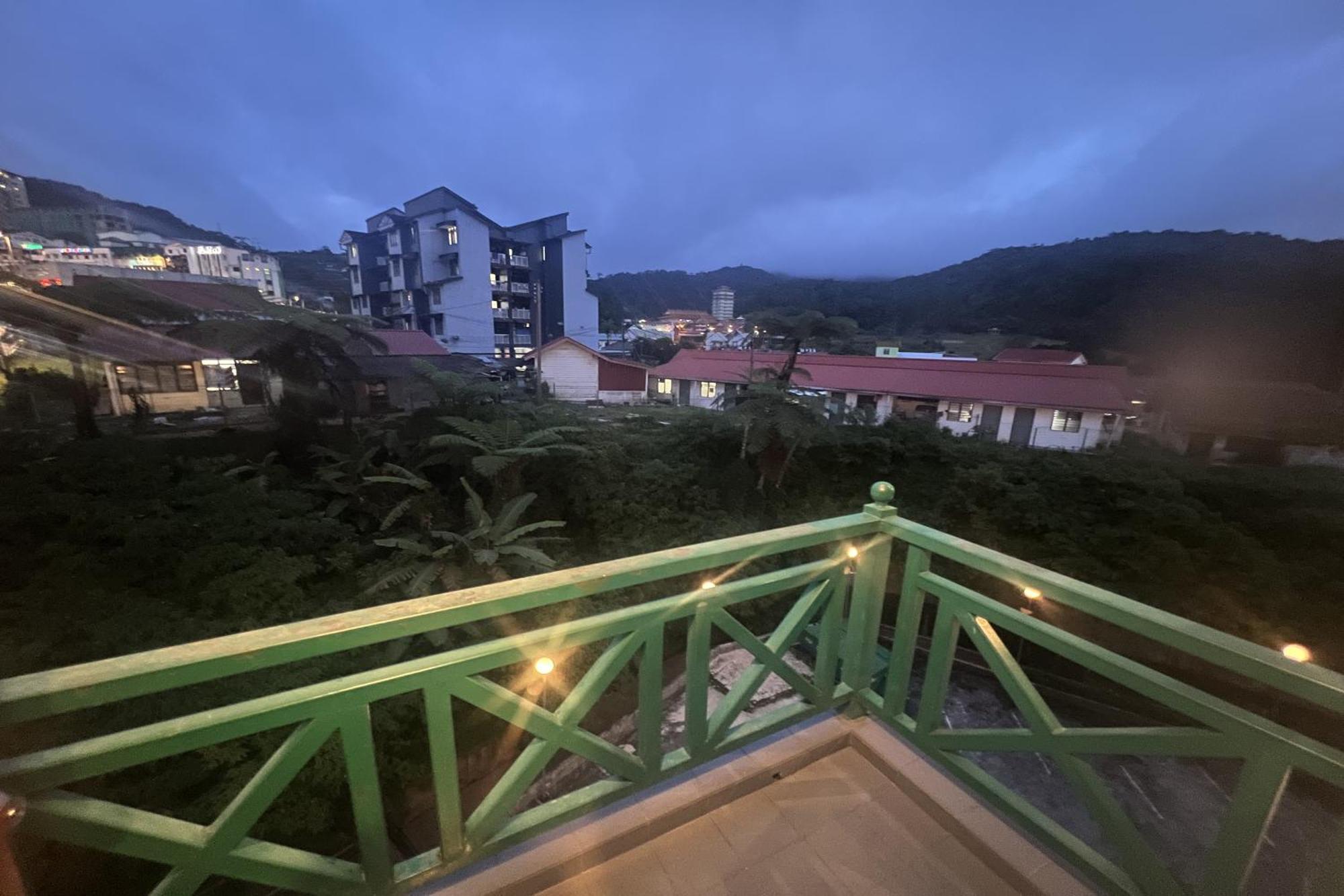 Iris House Hotel Бринчанг Экстерьер фото